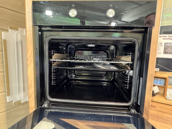 Vestel Einbaubackofen schwarz Glasfront 65L Garraum versenkbare Knebel Energie A – Bild 2