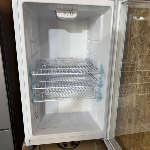 Glastür Kühlschrank für Getränke weiß 105L LED 85,5cm EEK: F Neu – Bild 2