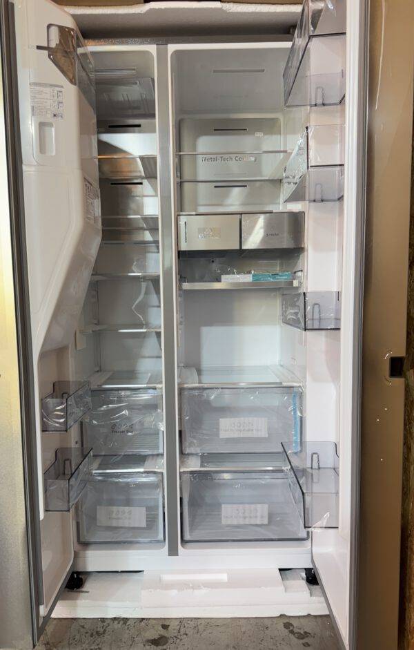 HiSense Side by Side Kühlgefrierkombination 91cm mit Eis crusher, Eiswürfelspender & Wasserspender NoFrost 632L Energie C NEU – Bild 3