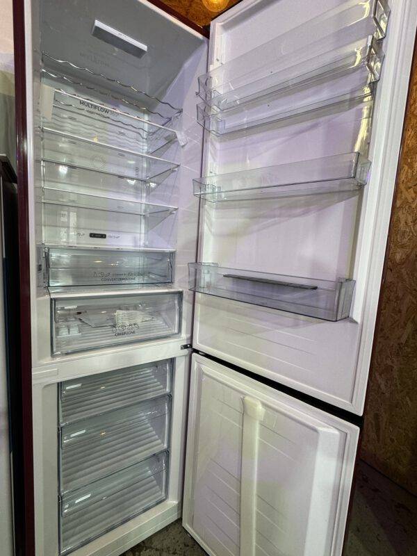 Gorenje Kühl-Gefrierkombination 200cm bordeaux NoFrost plus Umluftkühlung 361L EEK: C – Bild 3
